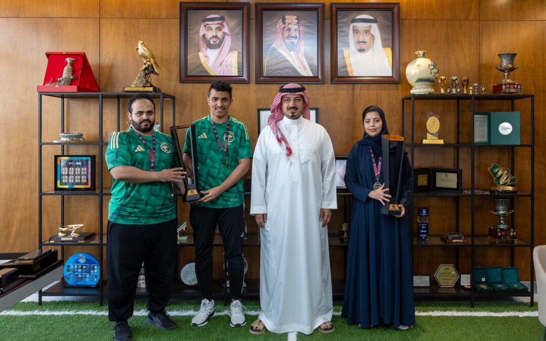 “المسحل” يستضيف لاعبي المنتخب الإلكتروني المتوج ببطولتي غرب آسيا