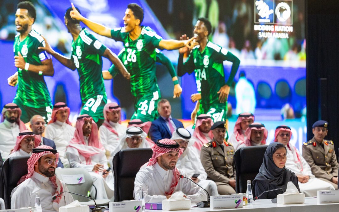 “وزير الرياضة” يلتقي وفد الـ”فيفا” في زيارته التفقدية للسعودية