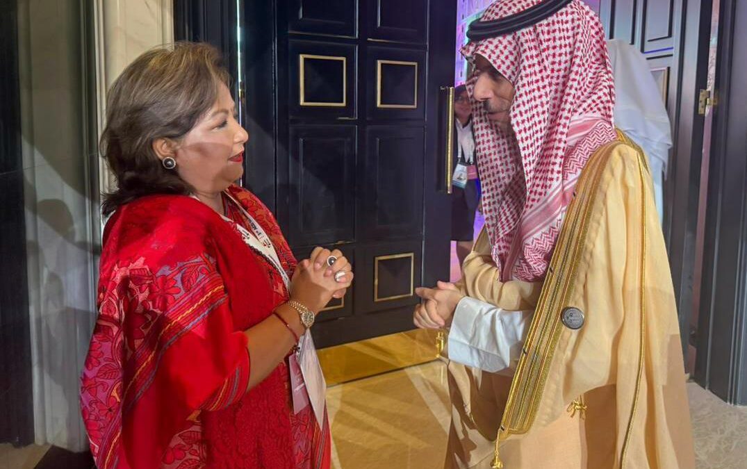 وزير الخارجية يبحث العلاقات الثنائية مع نظيرته النيبالية