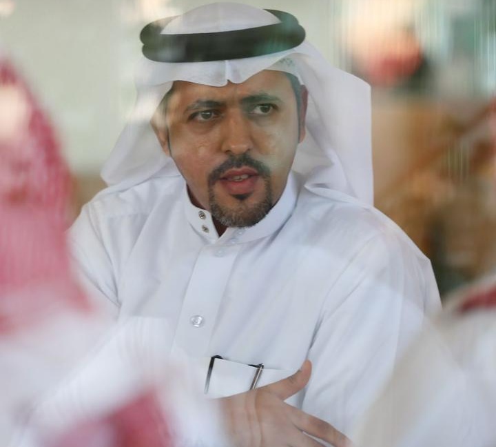 بحضور عبد العزيز المعاوي.. مقهى لامير ببيشة يعقد جلسة حوارية بعنوان “أضواء أدبية على خشبة المسرح”