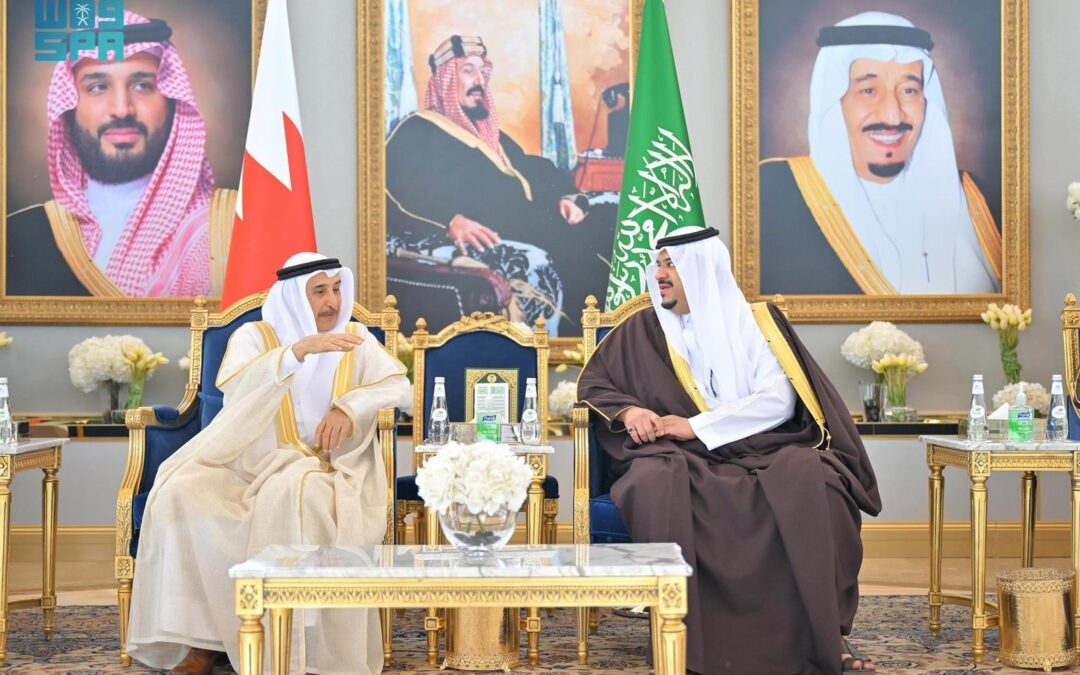 نائب رئيس مجلس الوزراء البحريني يصل إلى الرياض