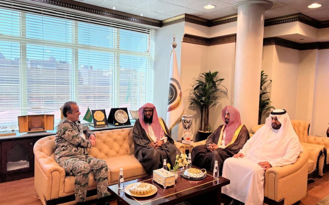 مدير هيئة الأمر بالمعروف بمنطقة الرياض يزور مدير عام السجون بالمنطقة