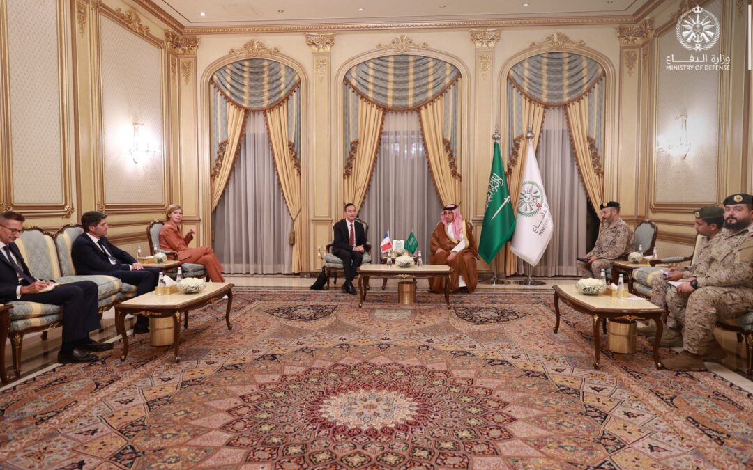 مساعد وزير الدفاع يستضيف رئيس أركان الشؤون العسكرية الفرنسي