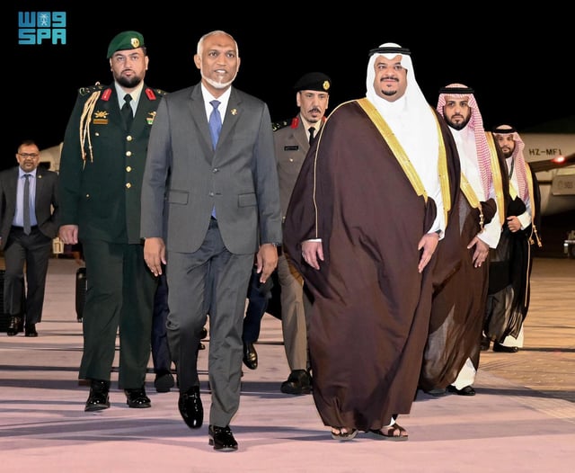 رئيس المالديف يصل الرياض وفي مقدمة مستقبليه نائب أمير المنطقة