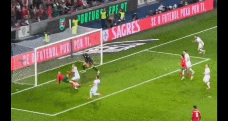 “بالفيديو”.. بعد هدفه من ضربة مقصية.. “رونالدو” يثير التفاعل بتصرف رائع خلال مباراة البرتغال