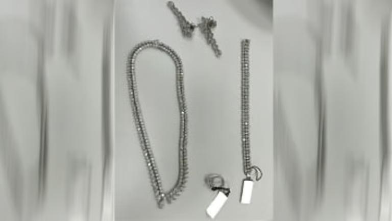 لص يسرق مجوهرات بقيمة 10 ملايين جنيه إسترليني بلندن