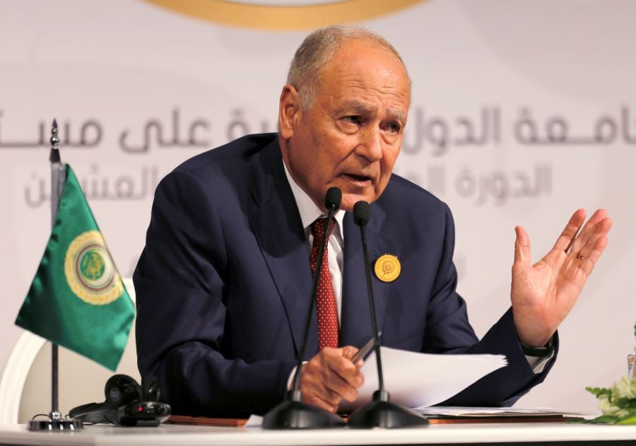 رئيس جامعة الدول العربية “أبو الغيط” يهنئ المملكة باستضافة “المونديال”