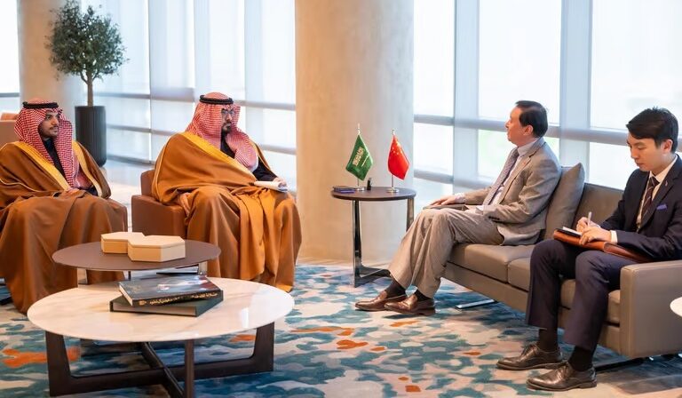 وزير الاقتصاد وسفير الصين يبحثان تعزيز العلاقات الاقتصادية والاستثمارية