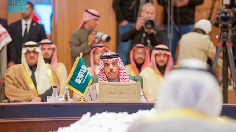 “الوزاري الاستثنائي الخليجي”: ندعم فلسطين وسوريا ولبنان وندين الاعتداءات الإسرائيلية