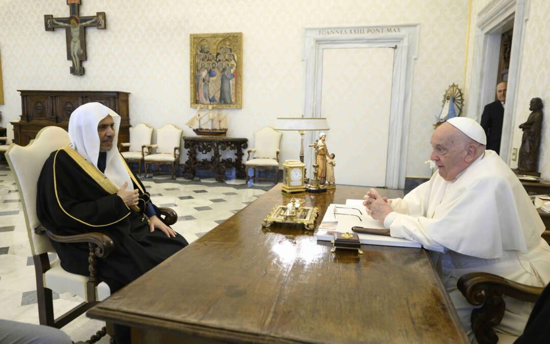 أمين عام رابطة العالم الإسلامي يلتقي بابا الفاتيكان