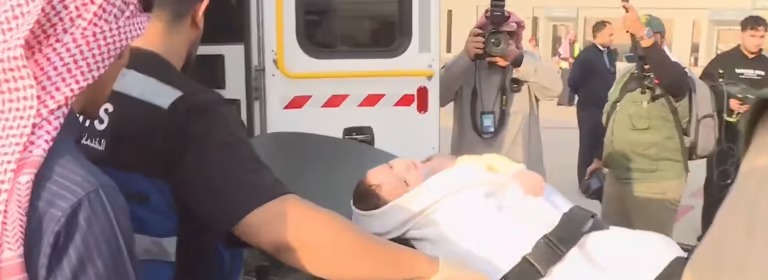 وصول التوأم الملتصق السوري “سيلين وإيلين” إلى الرياض