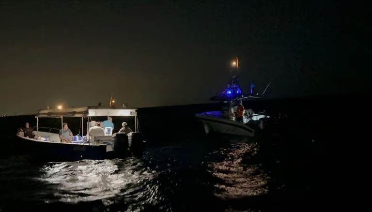 جدة.. حرس الحدود ينقذ 5 مواطنين بعد جنوح واسطتهم البحرية