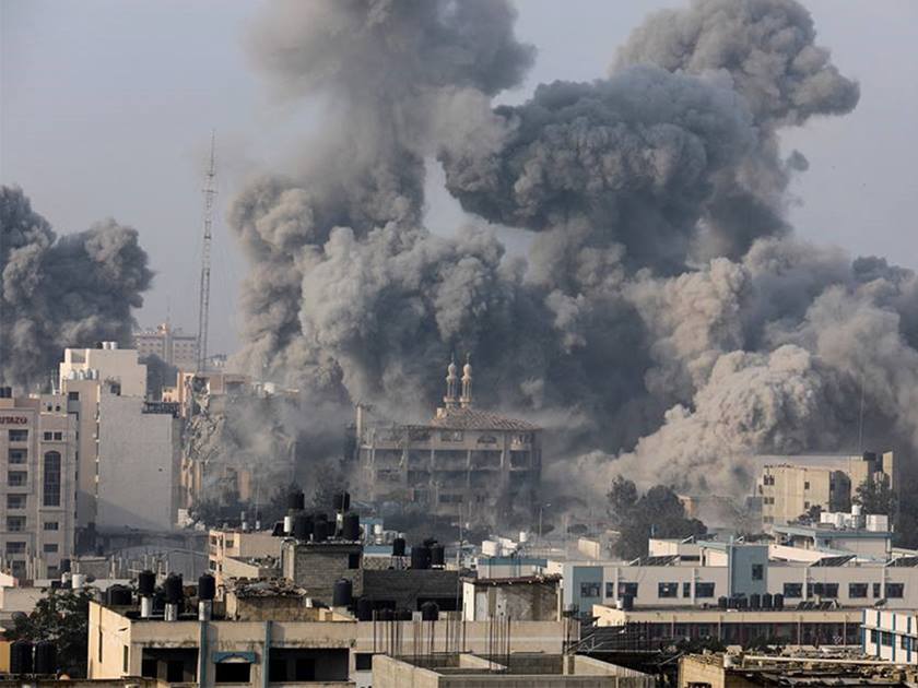 18 شهيداً.. الاحتلال يقصف منزلَيْن في غزة