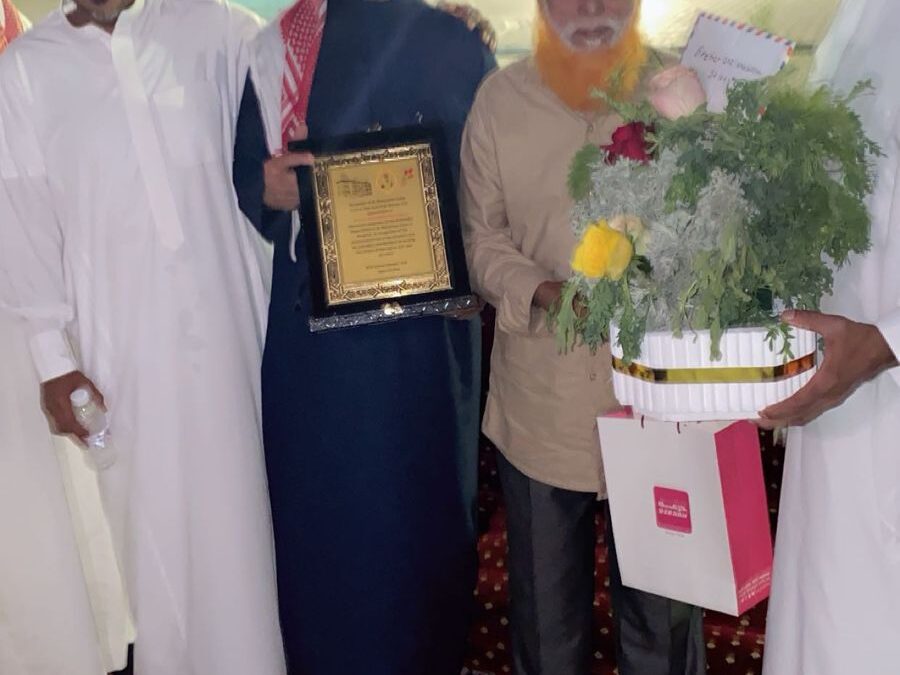 بحضور شيخ شمل الموسم وشيخ قبيلة آل طيب وفي بادرة وفاء.. أبناء مركز الموسم يكرّمون فني الأشعة “حبيب” البنجلاديشي