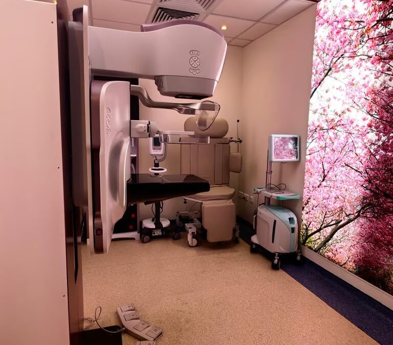 مستشفى الملك فهد بالخبر يدشن تقنية مبتكرة لتشخيص أمراض الثدي