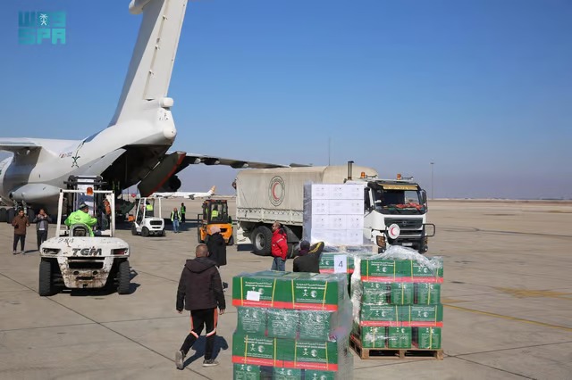 وصول الطائرة الإغاثية السعودية الرابعة لمساعدة الشعب السوري