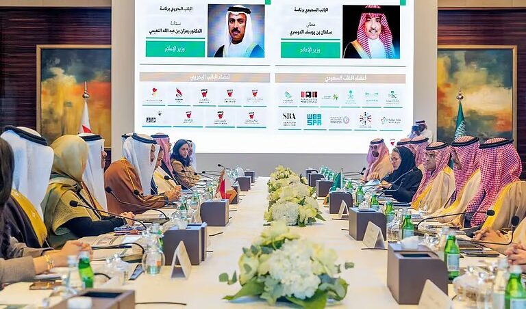“وزير الإعلام” يرأس مع نظيره البحريني اجتماع لجنة التنسيق في الثقافة والإعلام بمجلس “التنسيق السعودي البحريني”