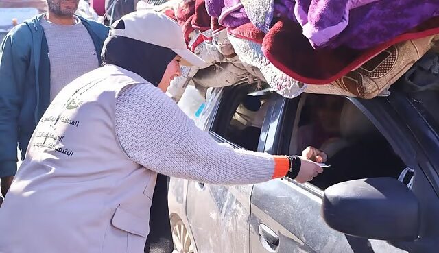 “إغاثي الملك” يوزع مساعدات على نازحين عائدين إلى شمال غزة