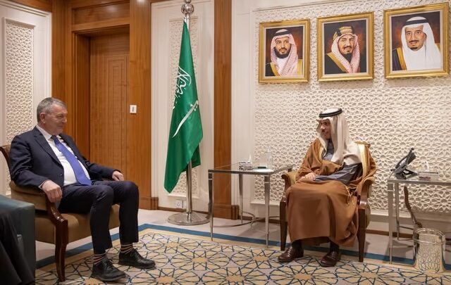 وزير الخارجية يستضيف المفوض العام لـ “الأونروا”