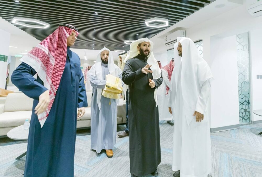 الصمعاني وهو يتفقد المرافق العدلية في الأحساء: خدمة المستفيدين أولوية