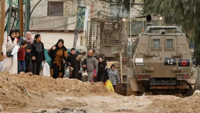 “ترامب” يطالب أوكرانيا بالمعادن النادرة مقابل استمرار الدعم