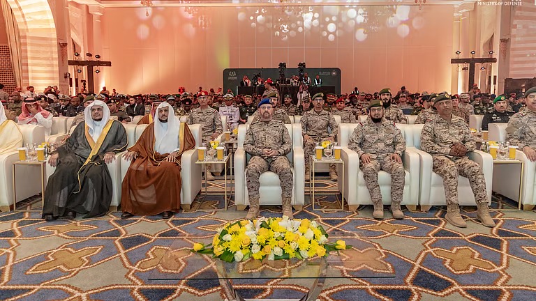 رئيس هيئة الأركان يفتتح المسابقة الدولية العاشرة لحفظ القرآن للعسكريين