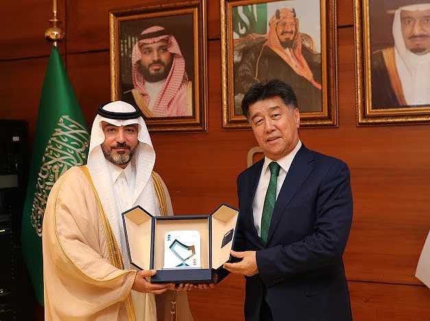 معهد الإدارة العامة يبحث تعزيز التعاون المشترك مع المؤسسات التدريبية في كازاخستان