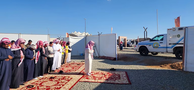 “الأمر بالمعروف” بالطائف تفعّل المصلى المتنقل في مهرجان الصقور