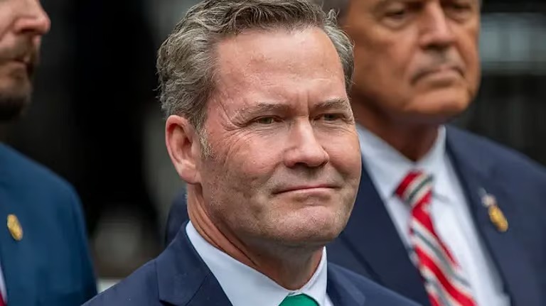 مستشار الأمن القومي الأمريكي ومبعوث ترامب يصلان إلى الرياض