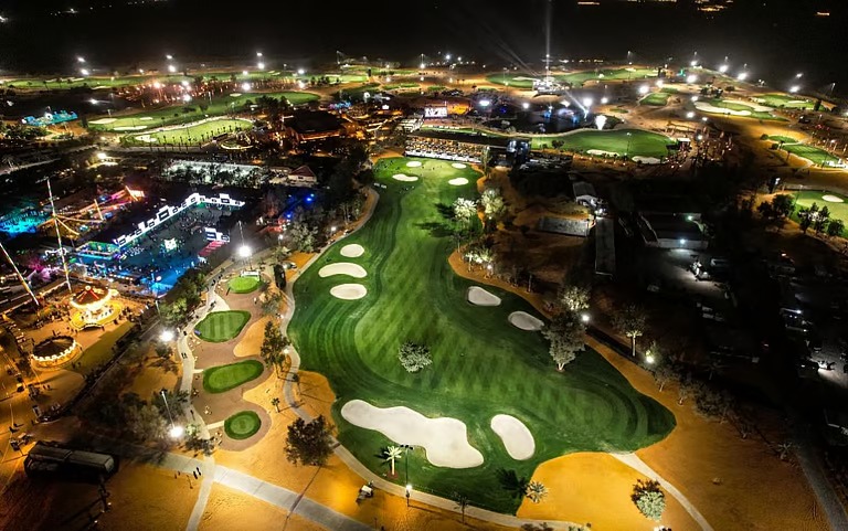 سفراء جولف المملكة يشاركون في أجواء استثنائية تحت الأضواء خلال “LIV Golf الرياض”
