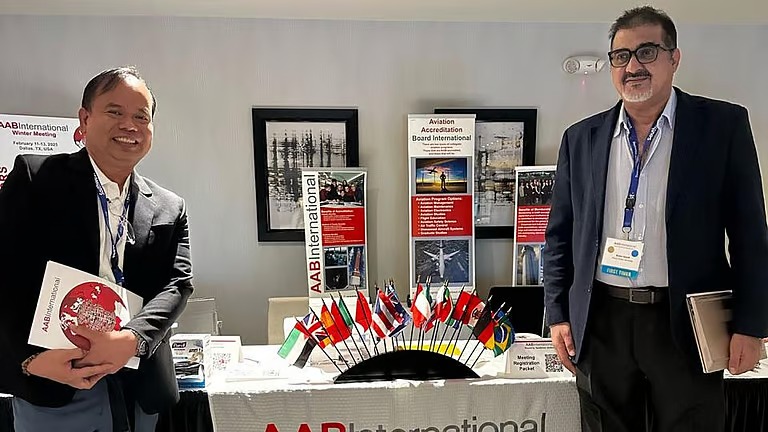 أول جامعة سعودية.. جامعة الأمير سلطان تتسلم الاعتماد الأكاديمي لبرامج الطيران من مجلس الاعتماد الدولي