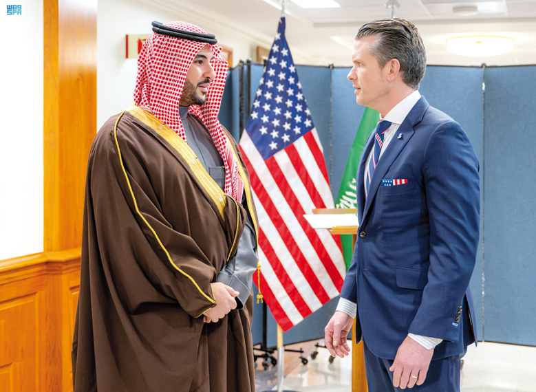 “وزير الدفاع” يبحث مع نظيره الأميركي تعزيز الشراكة الاستراتيجية