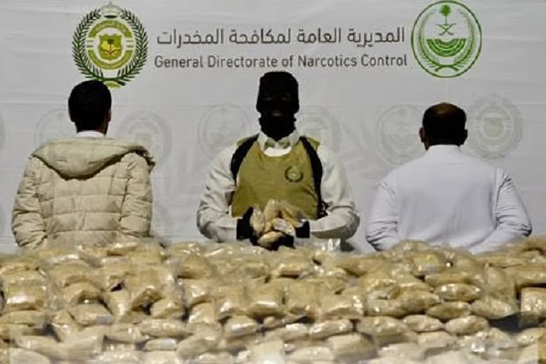 ضبط شحنة مواد غذائية بداخلها 11 مليون قرص “إمفيتامين مخدر” بميناء الدمام