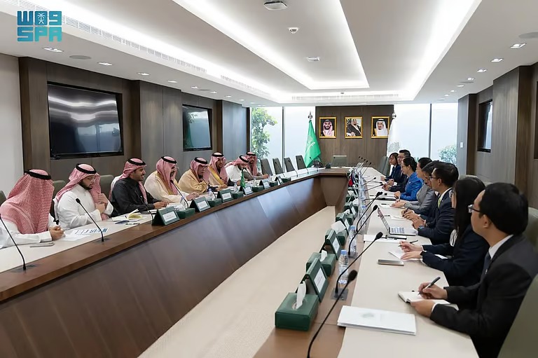 “وزير التجارة” يلتقي بنظيره الكمبودي ويوقع مذكرة تفاهم لتعزيز التعاون التجاري بين البلدين