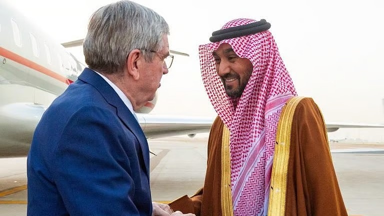 زيارته الرسمية الرابعة.. “الفيصل ” يستقبل رئيس الأولمبية الدولية