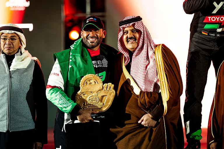 يزيد الراجحي يكتب التاريخ بفوزه الثامن في حائل بعد إنجازه في داكار