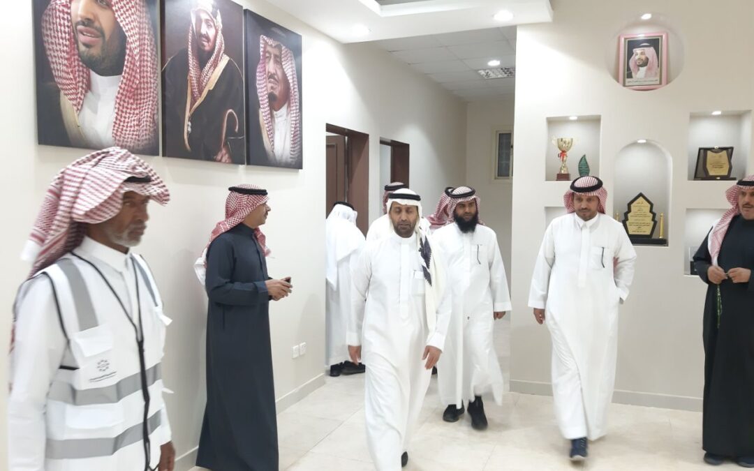 فريق من وزارة الموارد البشرية والتنمية الاجتماعية يزور جمعية التنمية الأهلية بالحرف