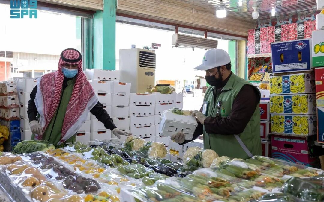 بيئة الحدود الشمالية تنفذ جولات رقابية على أسواق النفع العام استعدادًا لشهر رمضان المبارك