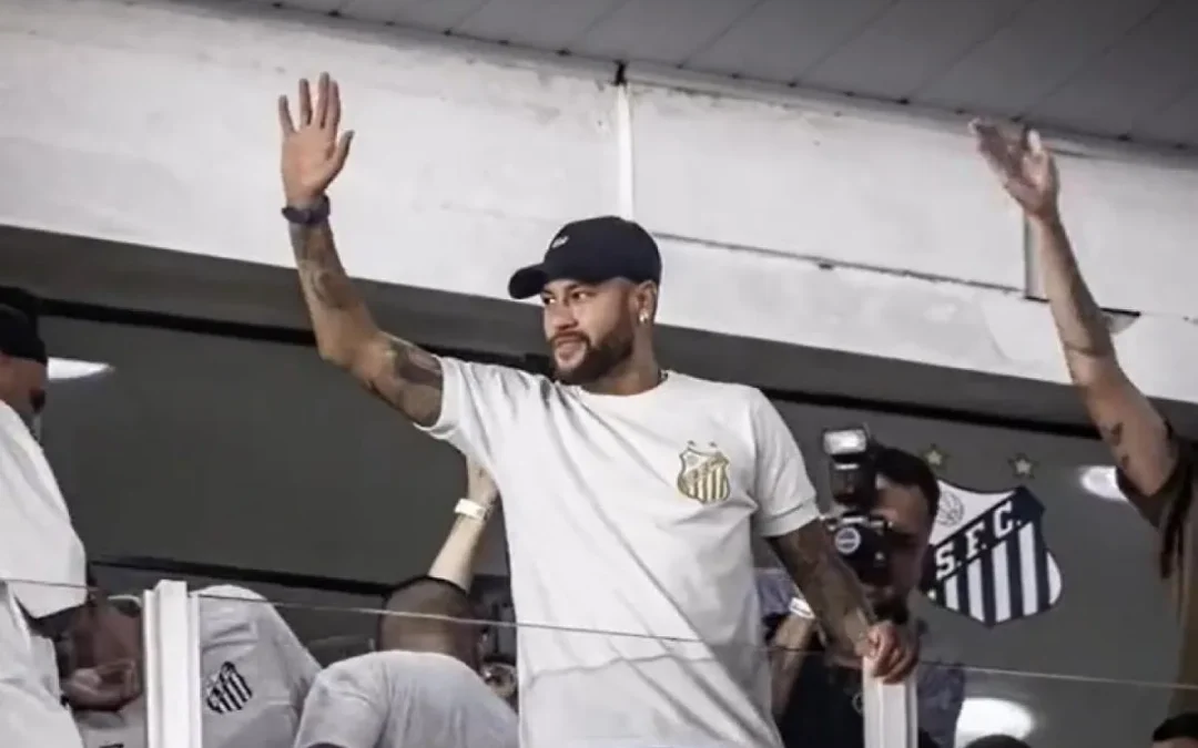 سانتوس البرازيلي يعلن رسميًا تعاقده مع نيمار