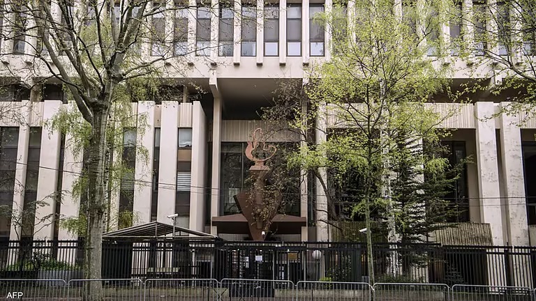 هجوم بـ”المولوتوف” على قنصلية روسيا بمرسيليا.. وزاخاروفا: “هجوم إرهابي”