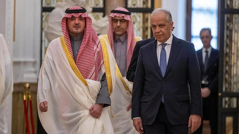 “وزير الداخلية” يعقد جلسة مباحثات رسمية مع نظيره الإيطالي