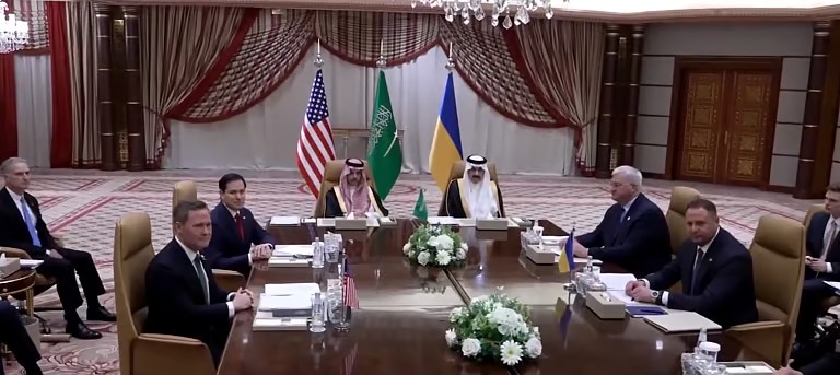 بدء المباحثات الأمريكية الأوكرانية في جدة
