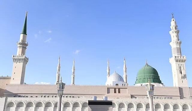 معلم إسلامي وإرث حضاري.. عشر مآذن تصدح بالأذان بالمسجد النبوي