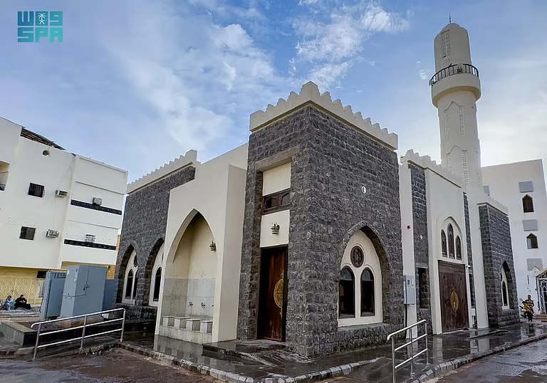 مشروع الأمير محمد بن سلمان لتطوير المساجد التاريخية يحيي إرثًا يعود إلى عصر النبوة بتجديد مسجد بني حرام بالمدينة