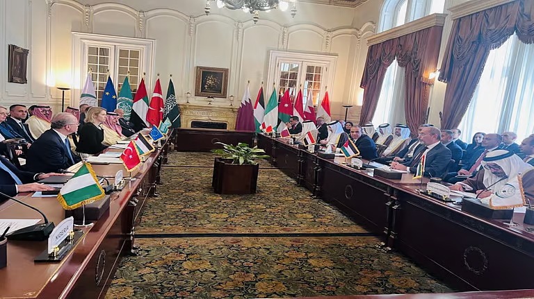 اللجنة الوزارية تؤكد رفض تهجير الفلسطينيين وتطالب بتنفيذ كامل لاتفاق وقف الحرب في غزة