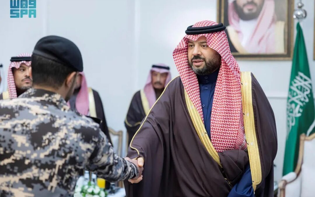 أمير الحدود الشمالية يقيم مأدبة إفطار للقيادات الأمنية