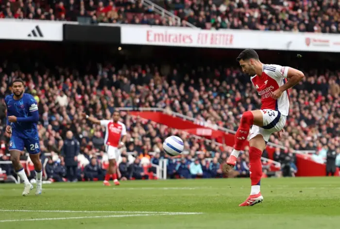 الدوري الإنجليزي.. تشيلسي يخسر من أرسنال وفولهام يفوز على توتنهام