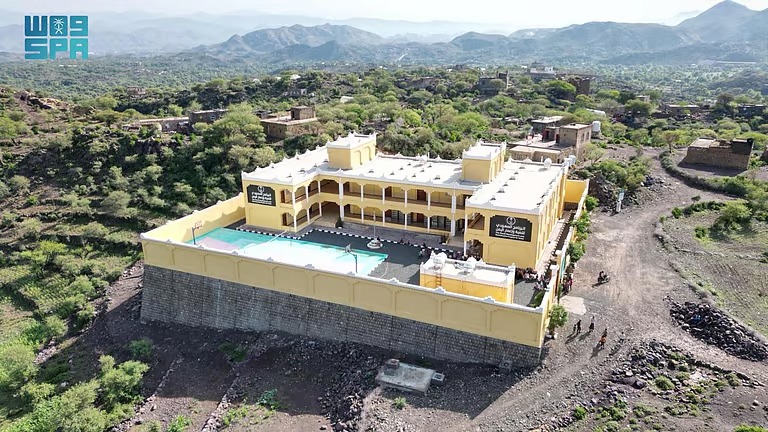 البرنامج السعودي لتنمية وإعمار اليمن يقدم دعمًا شاملاً للتعليم