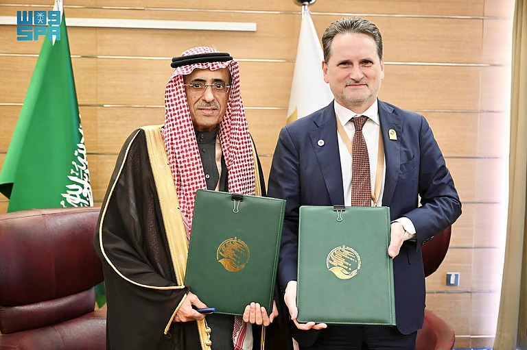 “إغاثي الملك” يعقد اتفاقية تعاون مع “لجنة الصليب الأحمر” لإغاثة الشعب الفلسطيني