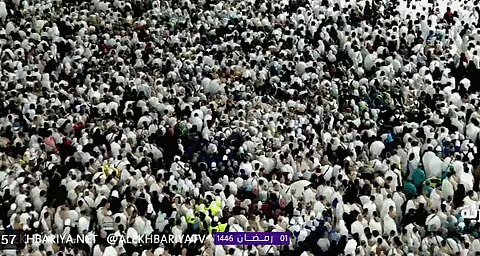 فيديو.. المسجد الحرام يشهد كثافة عالية من الزوّار والمعتمرين في أول أيام رمضان
